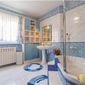 4 Bedroom Villa with Pool and Annex near Porec, Sleeps 8